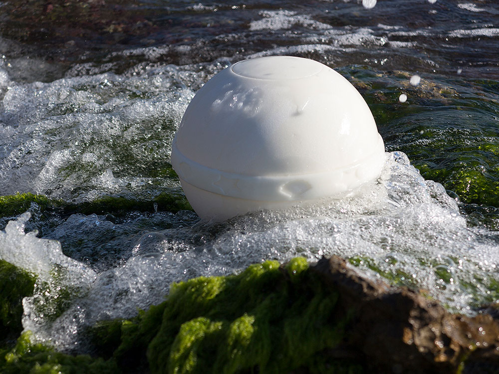 urne-salt-rund-i-vannet