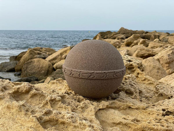 Urne i mørk sand, håndlaget - Bilde 2